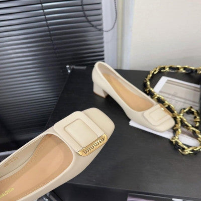 ‎ حذاء نسائي بكعب كلاسيك بلون بيج
