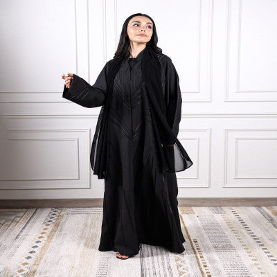 ‎ عباية نسائية كريب بلون أسود