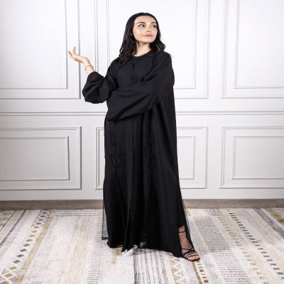 ‎ عباية نسائية راقية بلون أسود