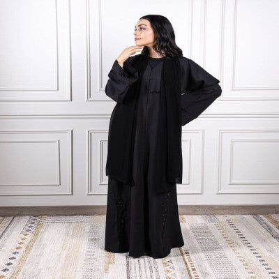 ‎ عباية نسائية عملية بلون أسود