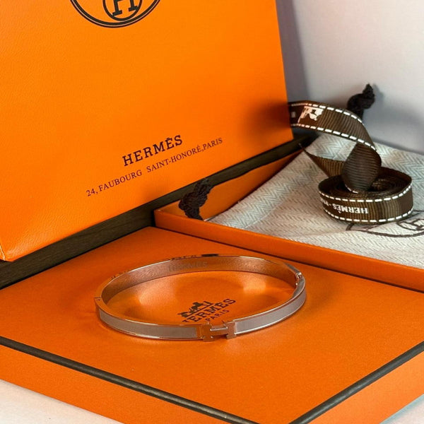 اسوارة من ماركة هرمس Hermès