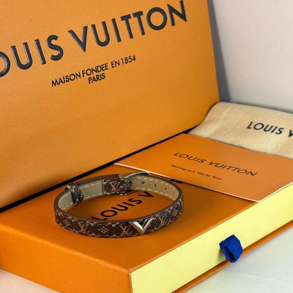 اسوارة من ماركة لويس فيتون Louis viton