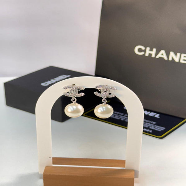 حلق نسائي من ماركة شانيل CHANEL