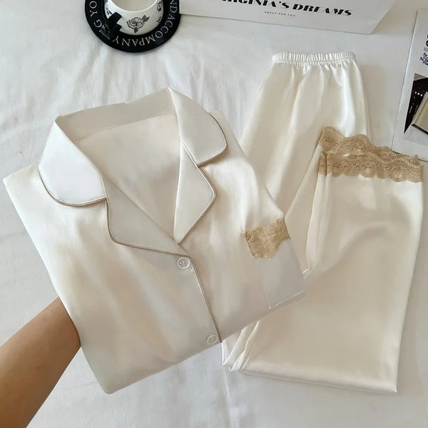 بجامة نوم حرير بأكمام طويلة بحواف من الدانتيل فاخرة