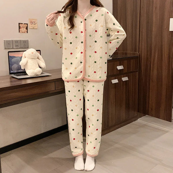 طقم بيجامة شتوي نسائي بنقشة مربعات – مبطن بالفليس مع كارديغان دافئ وبنطال طويل